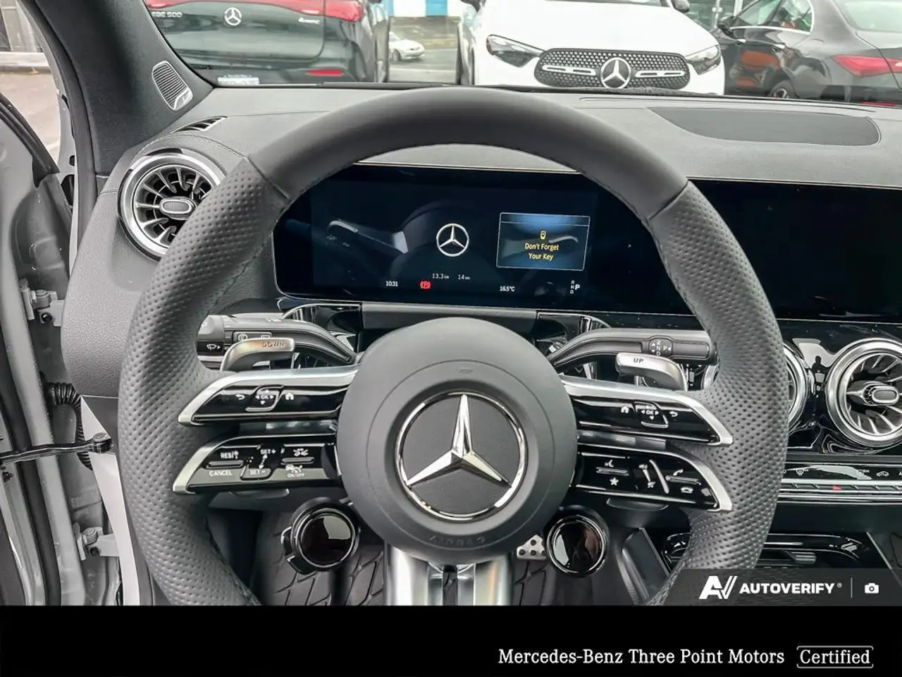 Mercedes-Benz GLA снимка Mercedes-Benz GLA