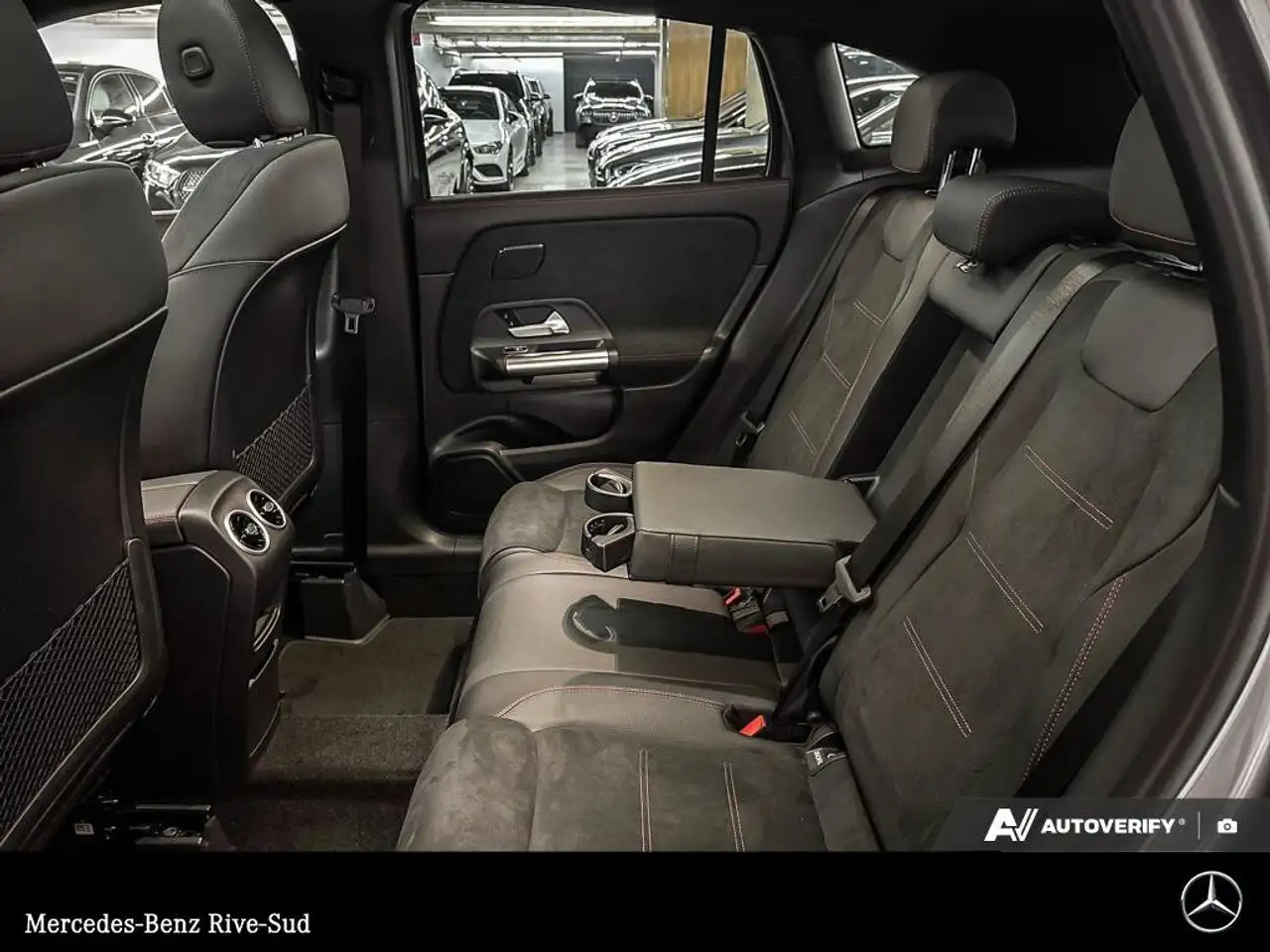 Mercedes-Benz GLA снимка Mercedes-Benz GLA