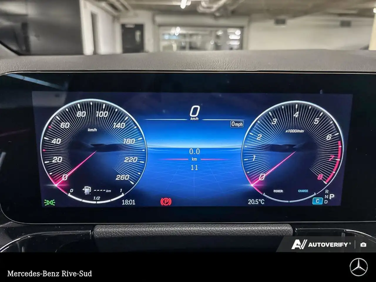 Mercedes-Benz GLA снимка Mercedes-Benz GLA