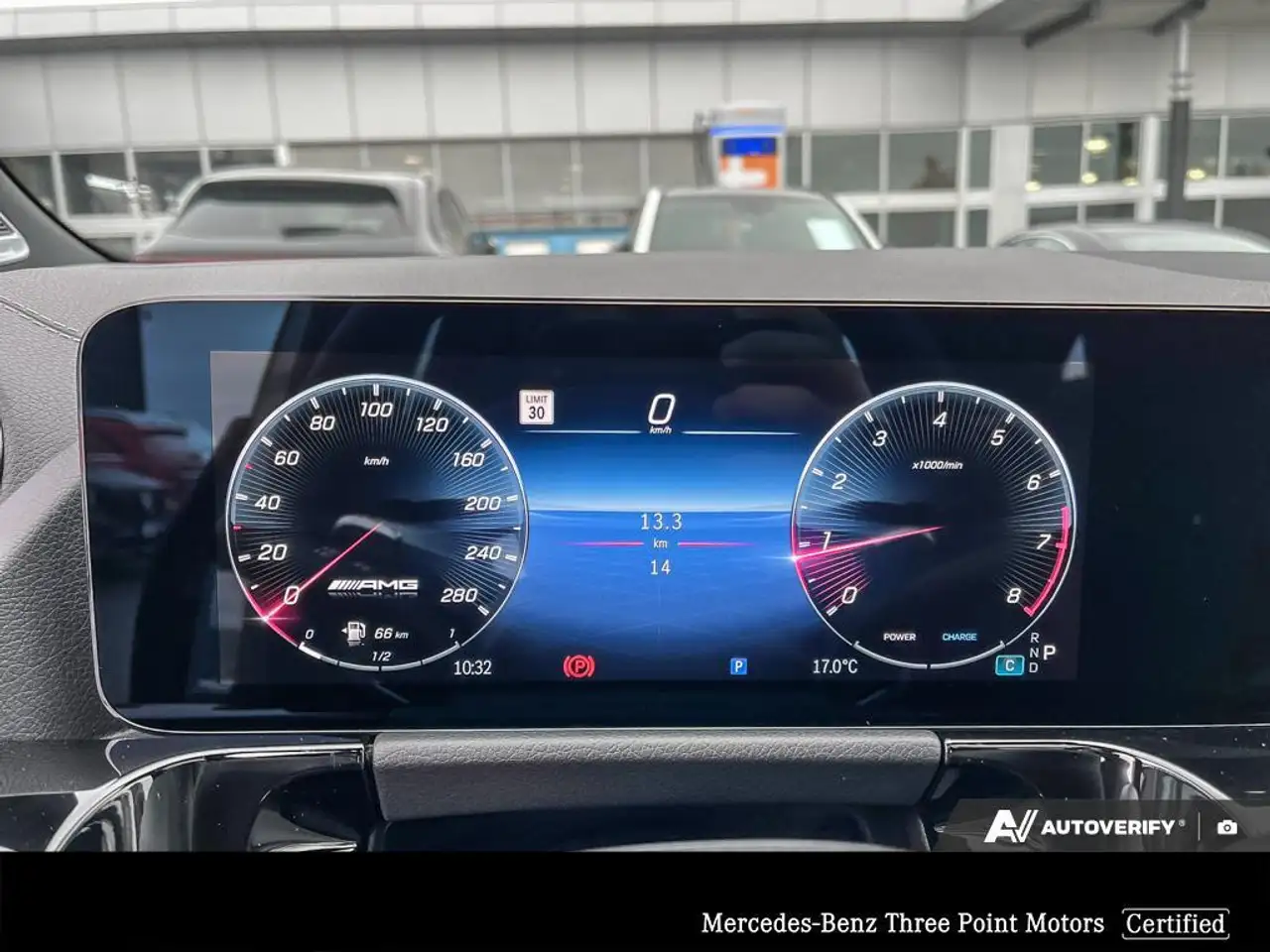 Mercedes-Benz GLA снимка Mercedes-Benz GLA
