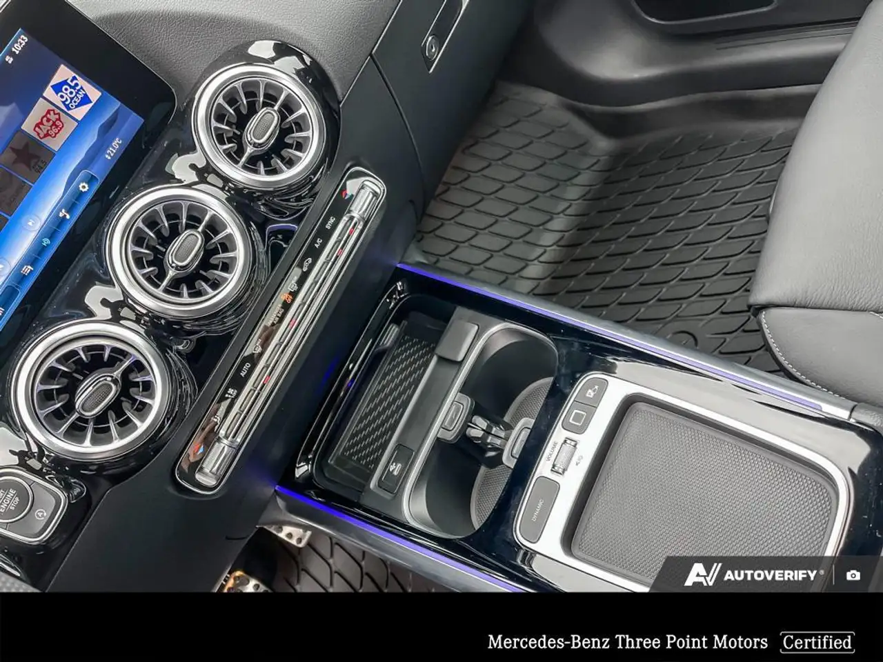 Mercedes-Benz GLA снимка Mercedes-Benz GLA