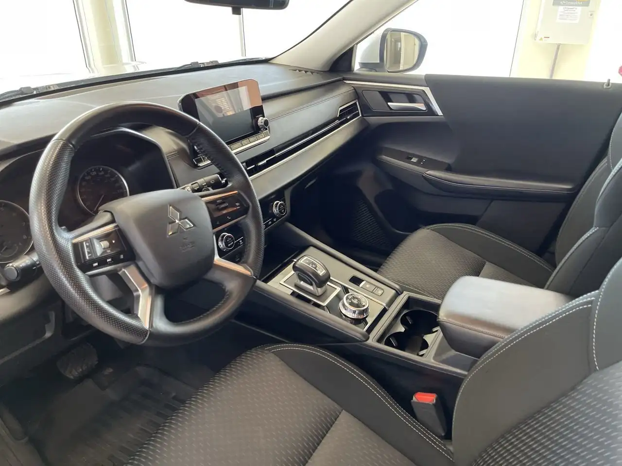 Mitsubishi Outlander снимка Mitsubishi Outlander