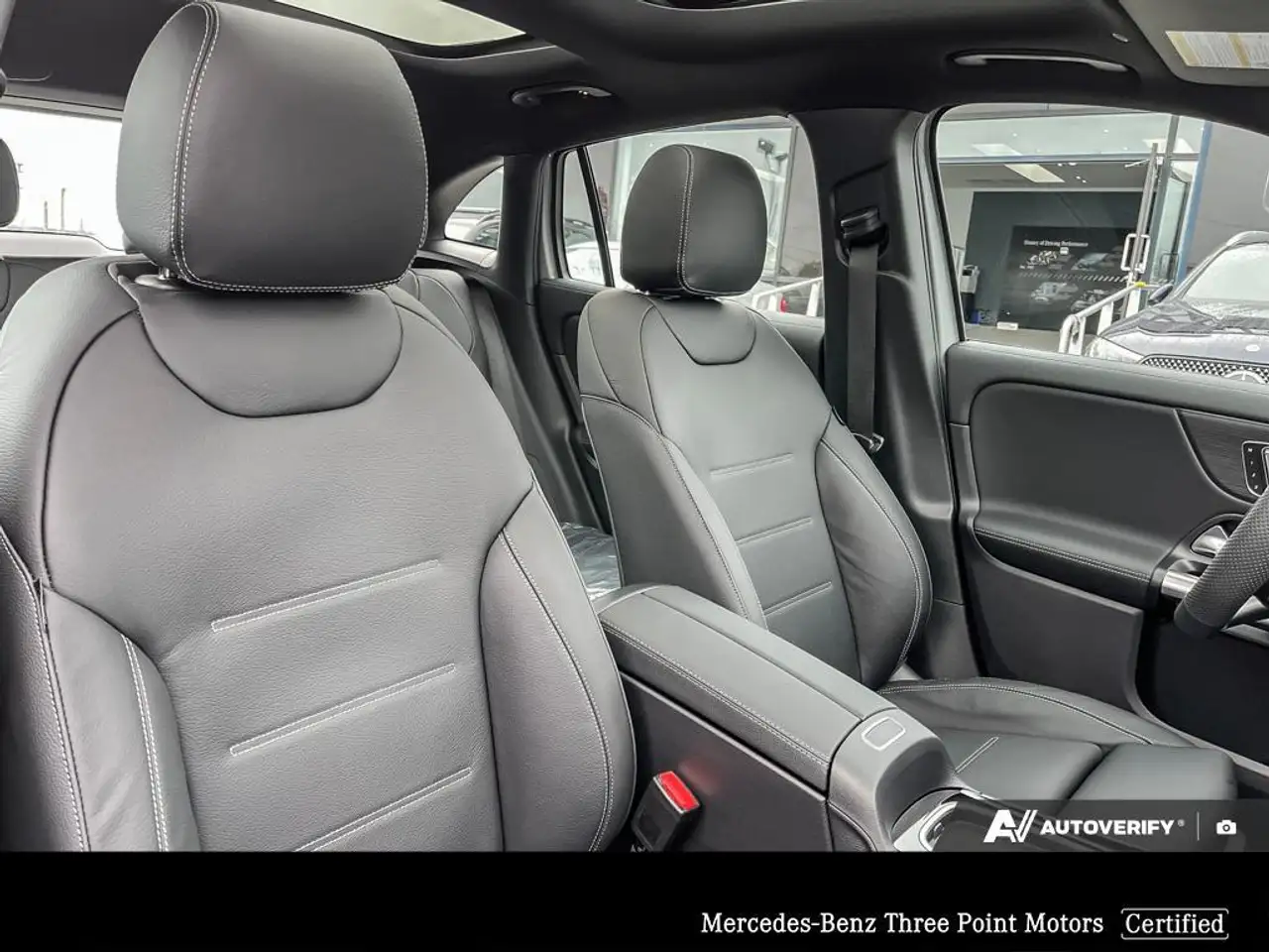 Mercedes-Benz GLA снимка Mercedes-Benz GLA