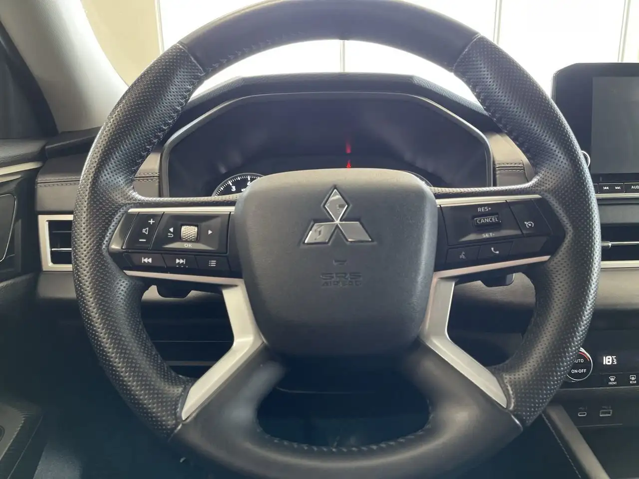 Mitsubishi Outlander снимка Mitsubishi Outlander