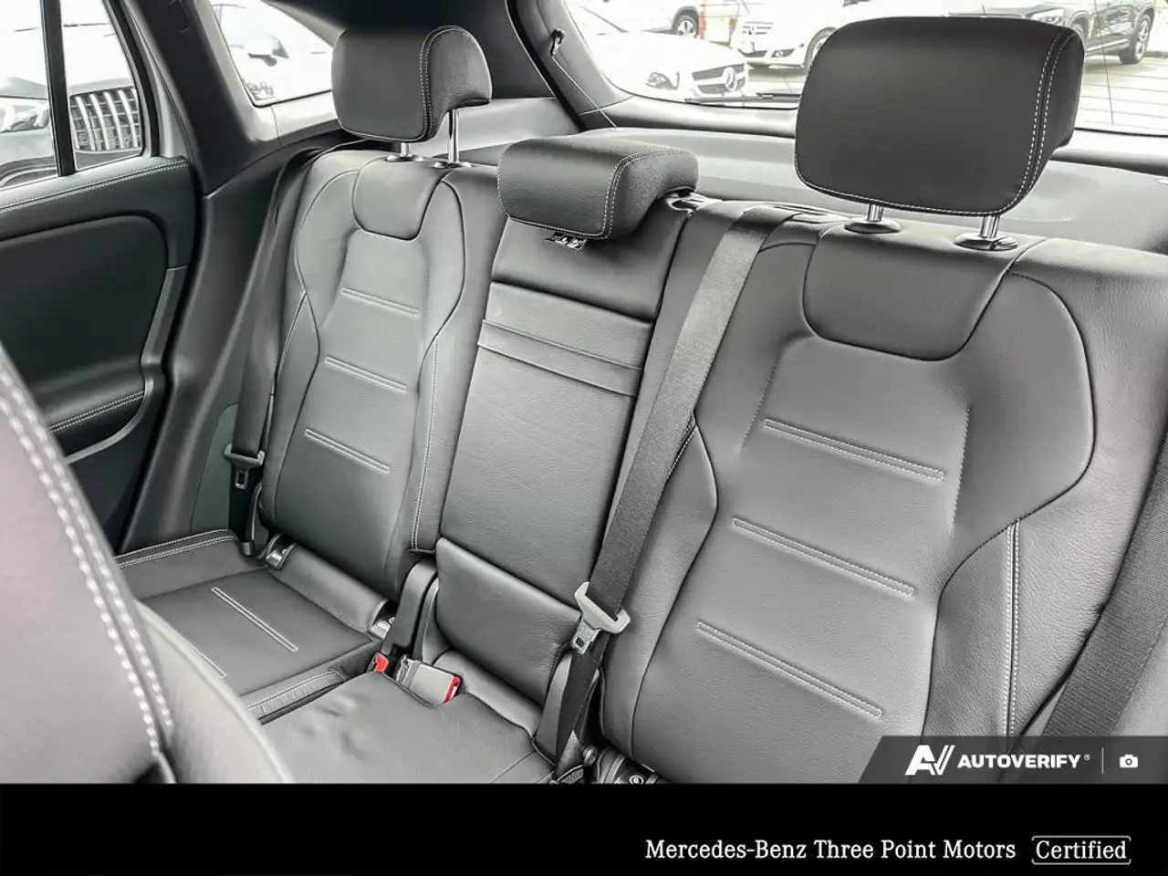 Mercedes-Benz GLA снимка Mercedes-Benz GLA