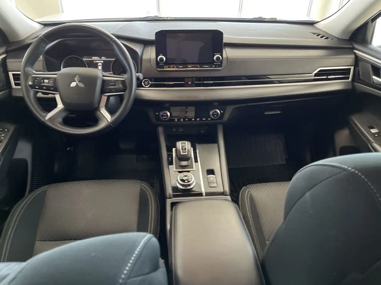 Mitsubishi Outlander снимка Mitsubishi Outlander