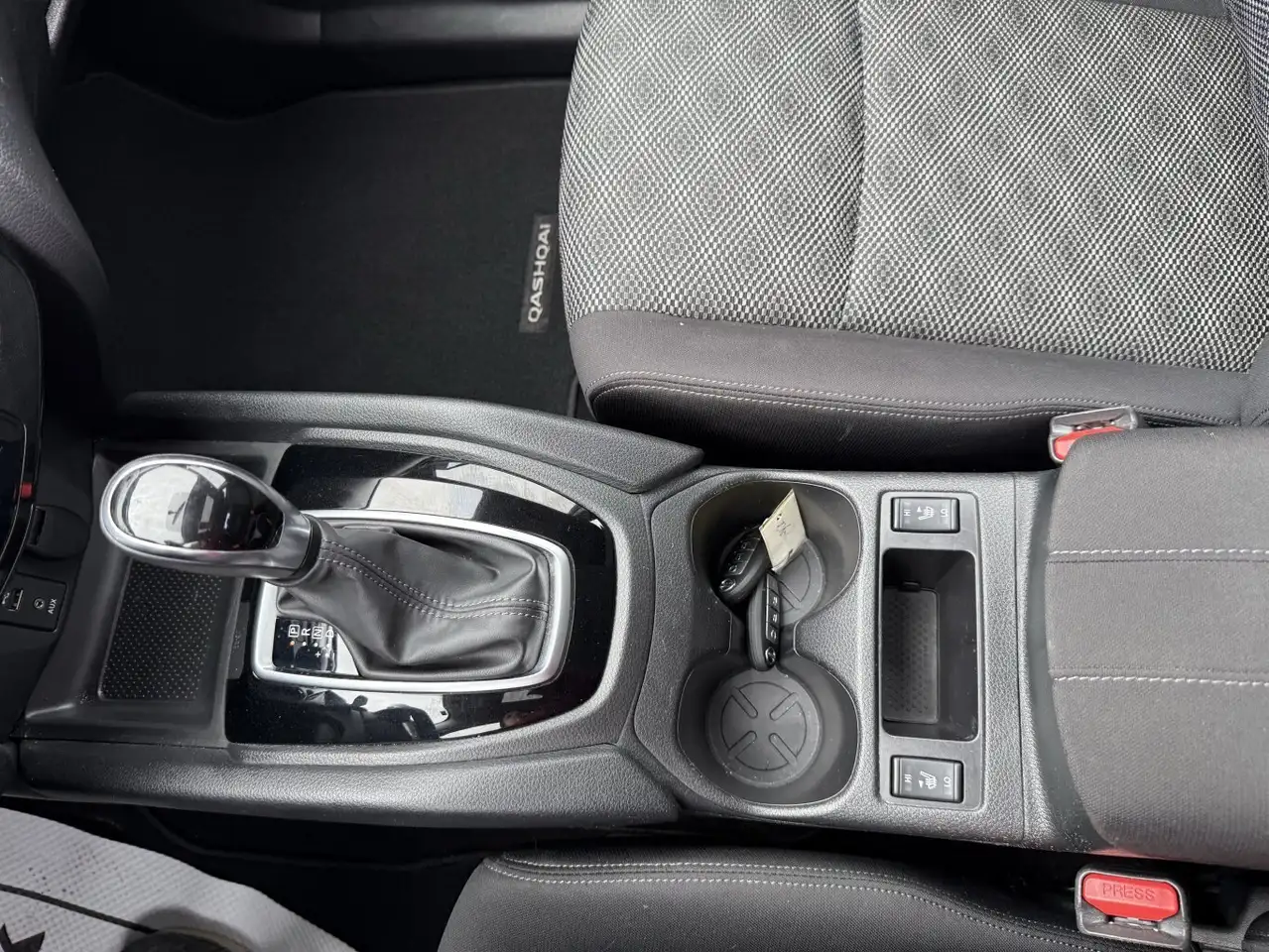 Nissan Qashqai снимка Nissan Qashqai