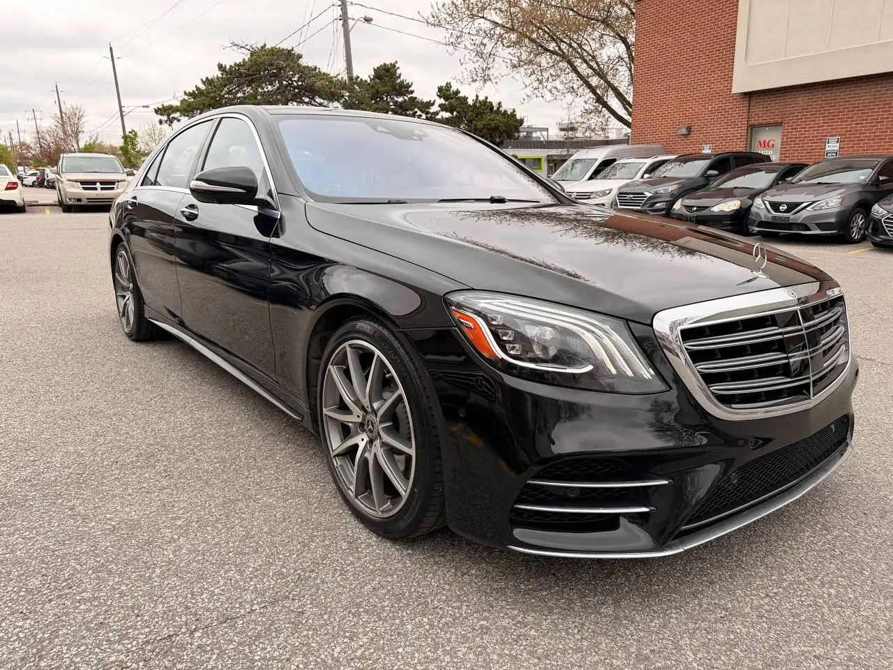 Mercedes-Benz S-Class снимка Mercedes-Benz S-Class