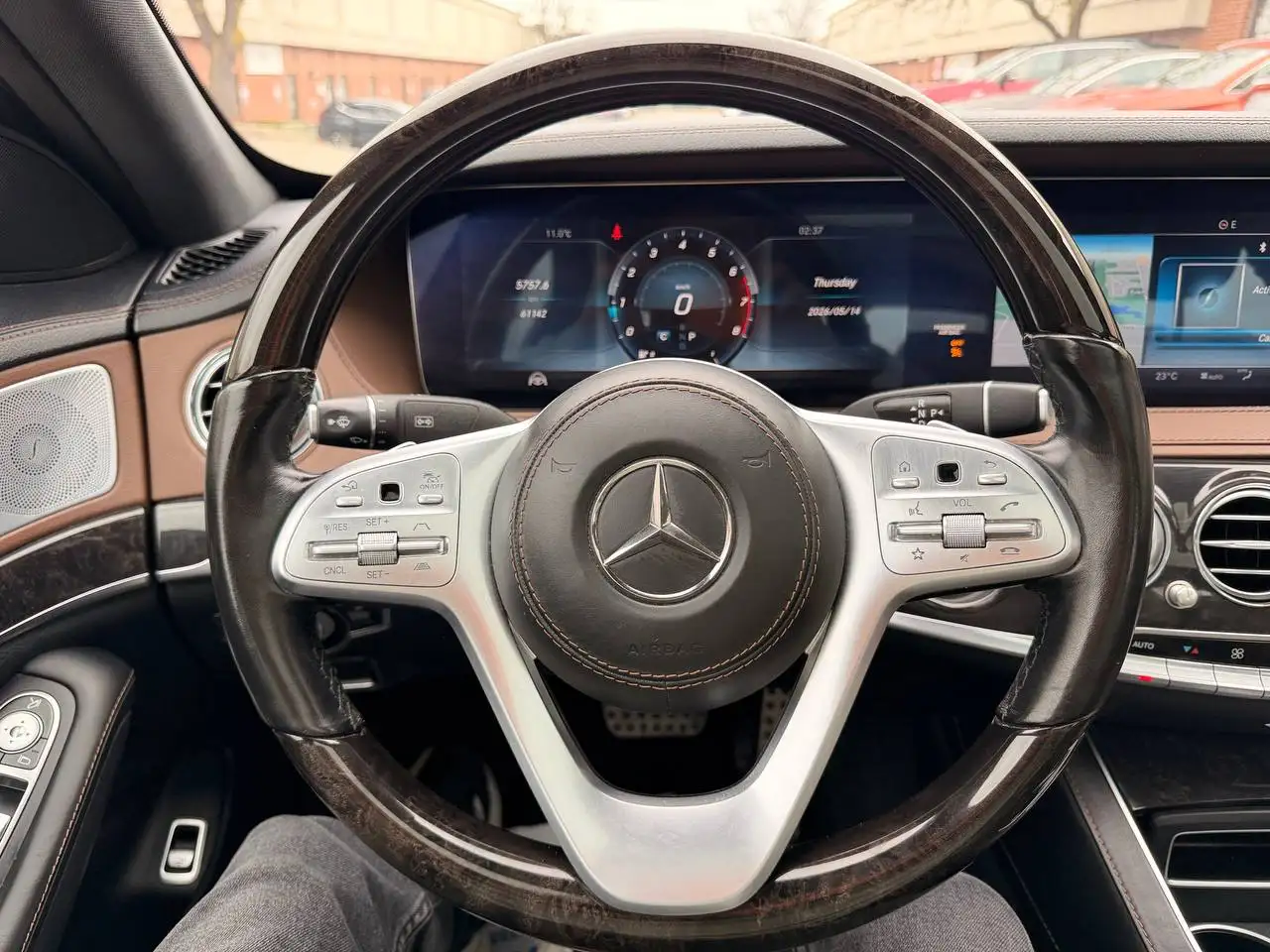 Mercedes-Benz S-Class снимка Mercedes-Benz S-Class