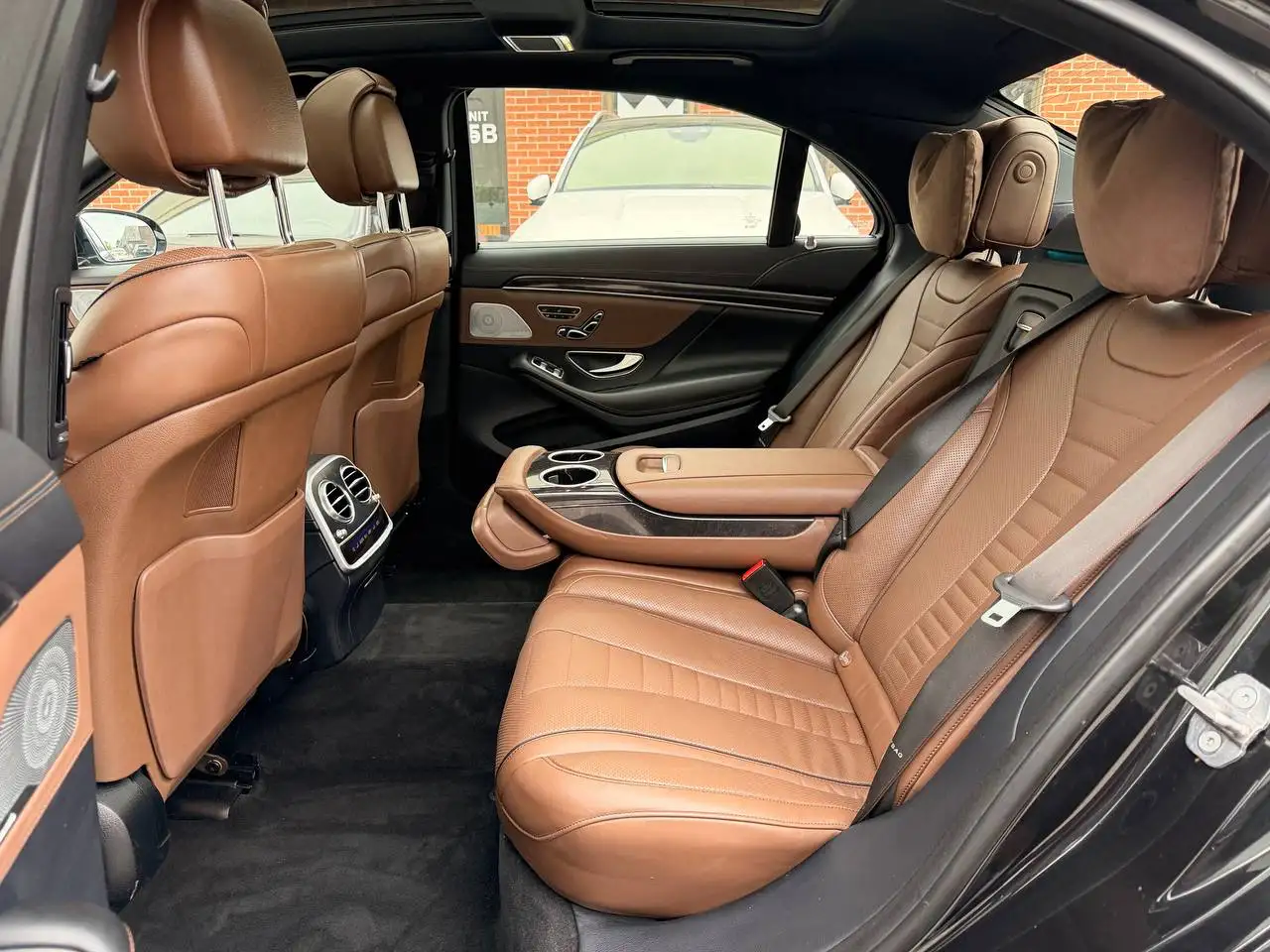 Mercedes-Benz S-Class снимка Mercedes-Benz S-Class