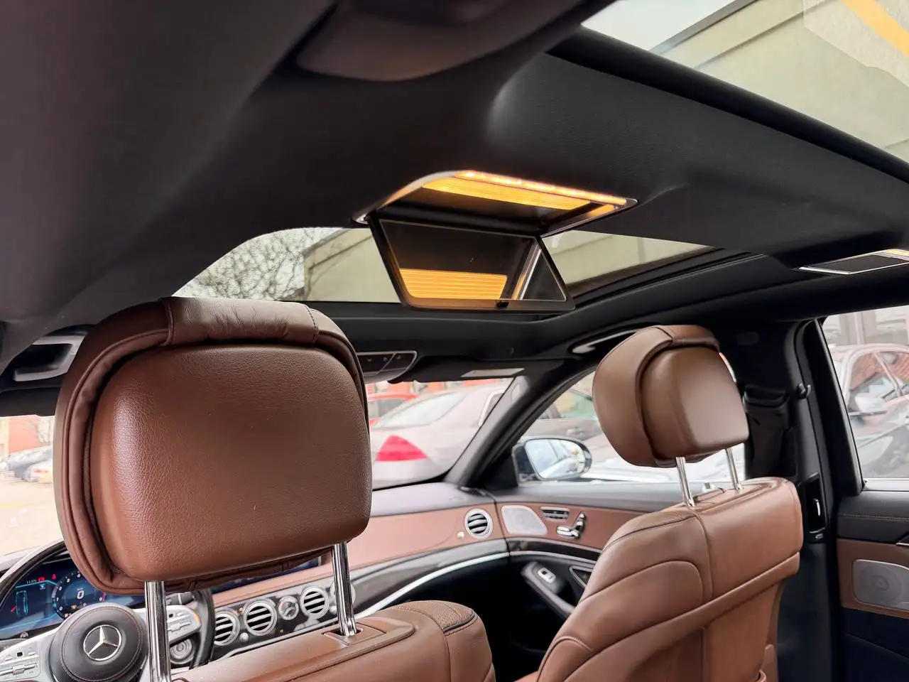 Mercedes-Benz S-Class снимка Mercedes-Benz S-Class