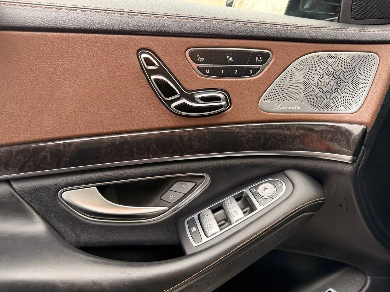 Mercedes-Benz S-Class снимка Mercedes-Benz S-Class