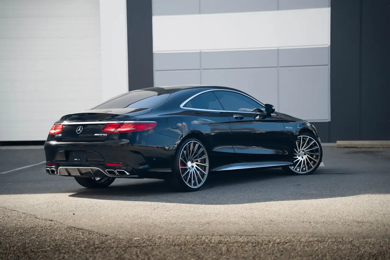 Mercedes-Benz S-Class снимка Mercedes-Benz S-Class