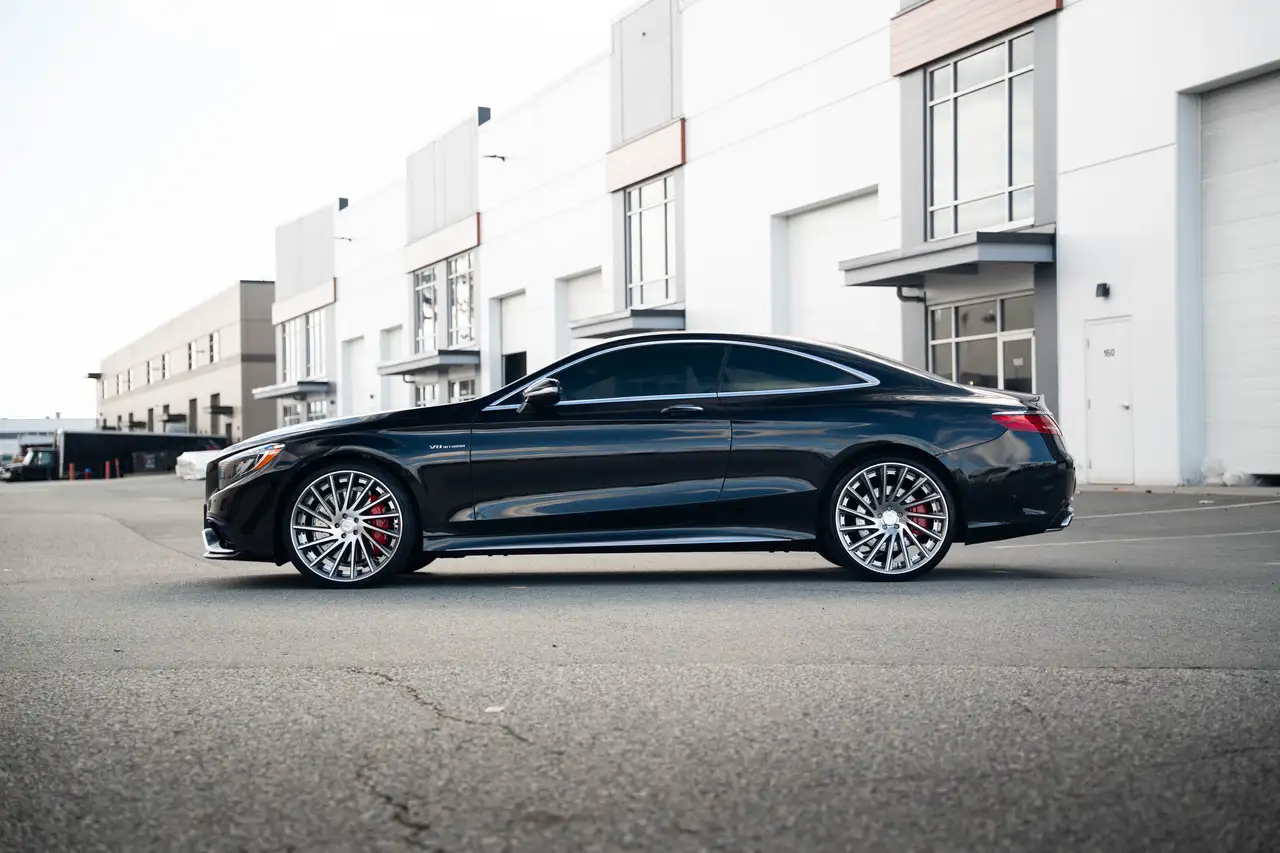 Mercedes-Benz S-Class снимка Mercedes-Benz S-Class
