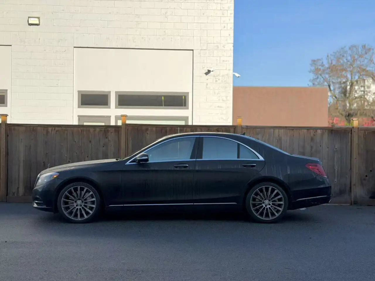 Mercedes-Benz S-Class снимка Mercedes-Benz S-Class