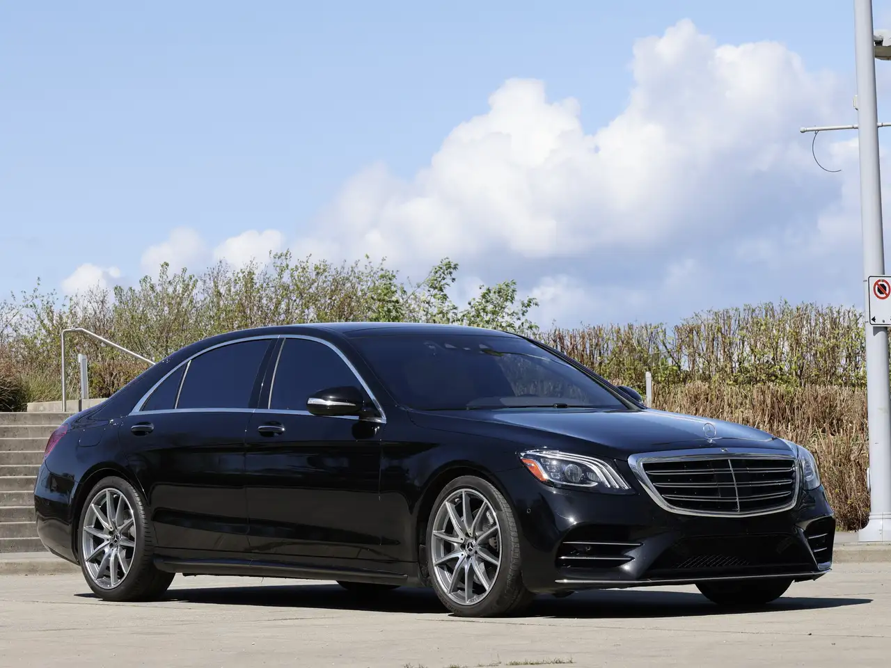 Mercedes-Benz S-Class снимка Mercedes-Benz S-Class