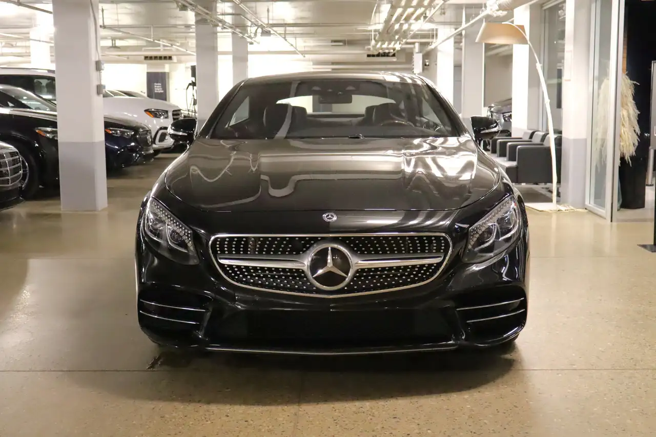 Mercedes-Benz S-Class снимка Mercedes-Benz S-Class