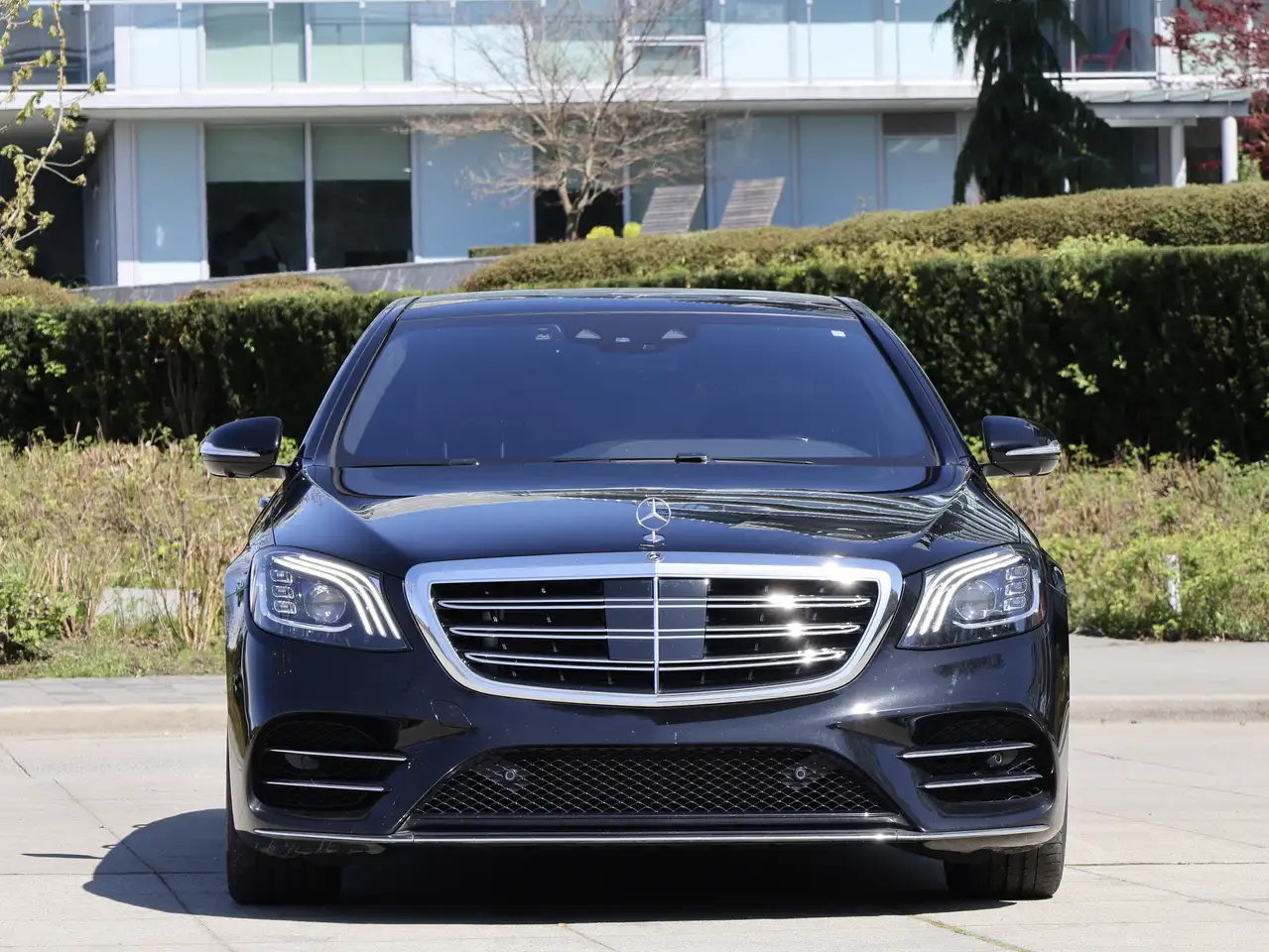 Mercedes-Benz S-Class снимка Mercedes-Benz S-Class