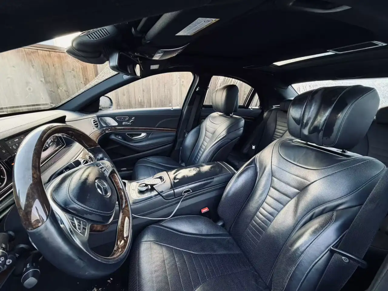 Mercedes-Benz S-Class снимка Mercedes-Benz S-Class
