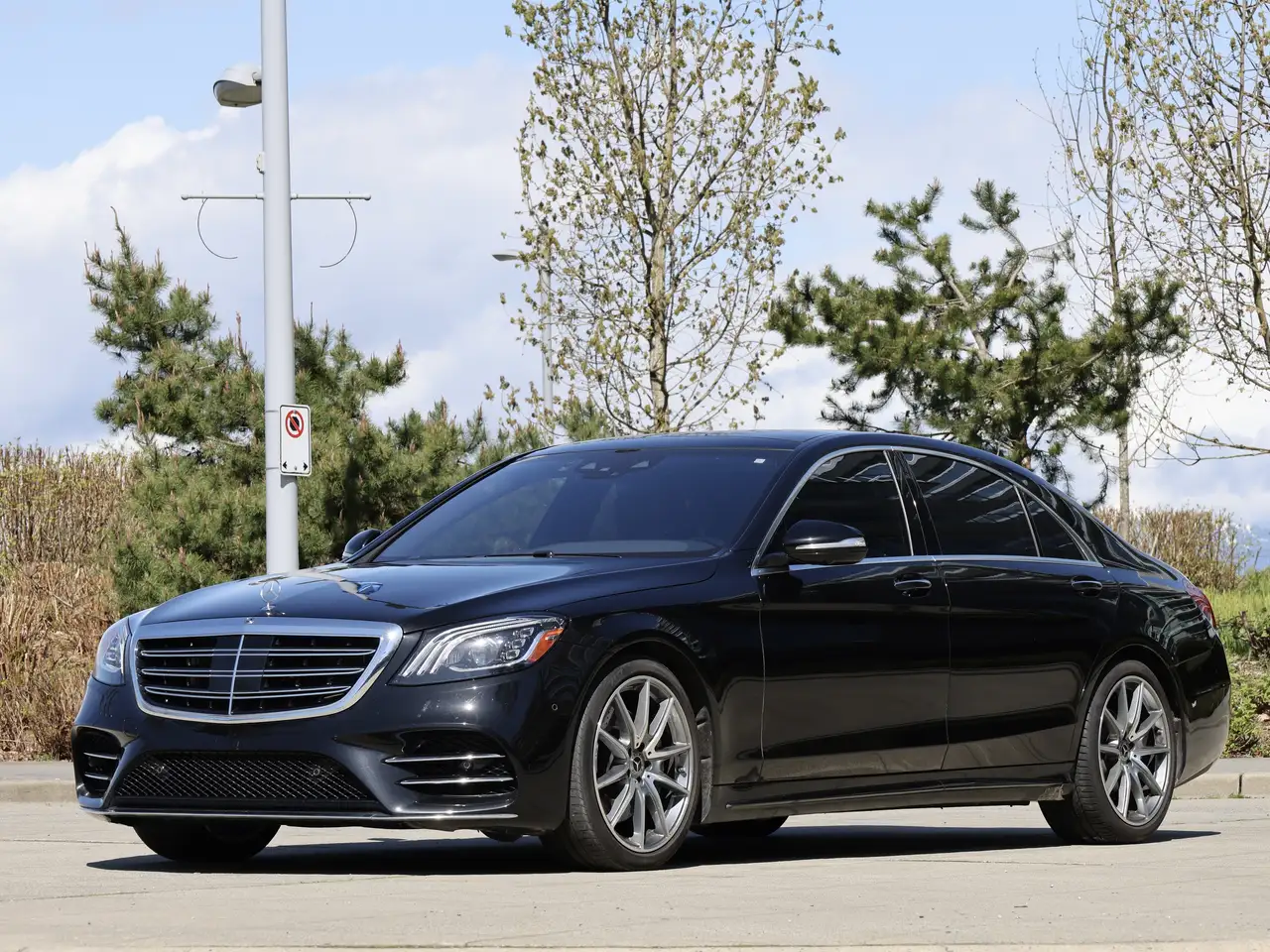 Mercedes-Benz S-Class снимка Mercedes-Benz S-Class