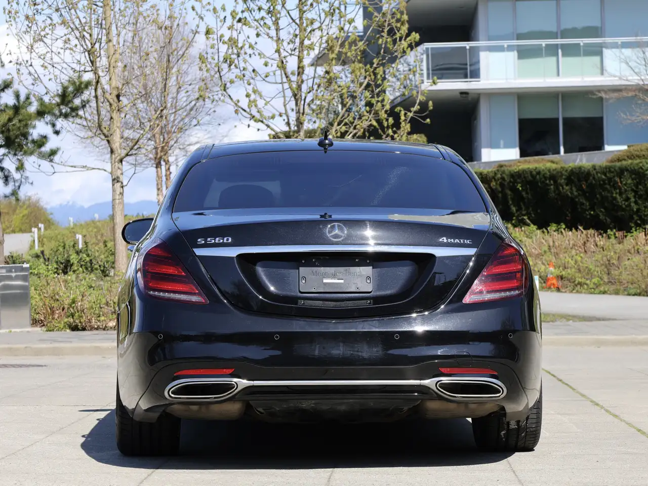 Mercedes-Benz S-Class снимка Mercedes-Benz S-Class