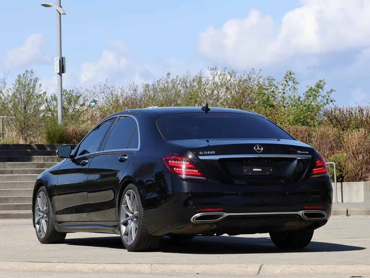Mercedes-Benz S-Class снимка Mercedes-Benz S-Class