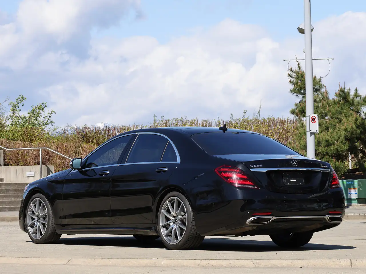 Mercedes-Benz S-Class снимка Mercedes-Benz S-Class