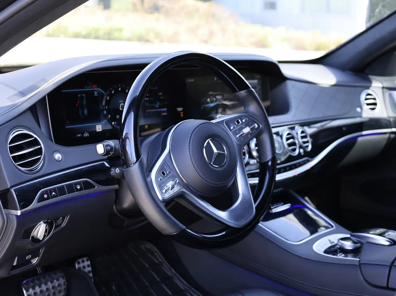 Mercedes-Benz S-Class снимка Mercedes-Benz S-Class