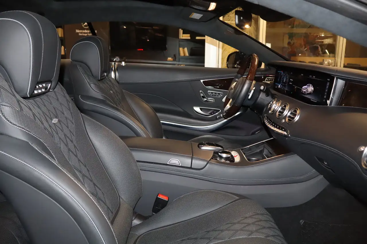 Mercedes-Benz S-Class снимка Mercedes-Benz S-Class