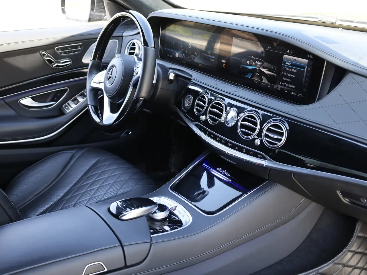 Mercedes-Benz S-Class снимка Mercedes-Benz S-Class