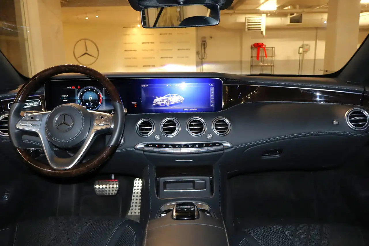 Mercedes-Benz S-Class снимка Mercedes-Benz S-Class