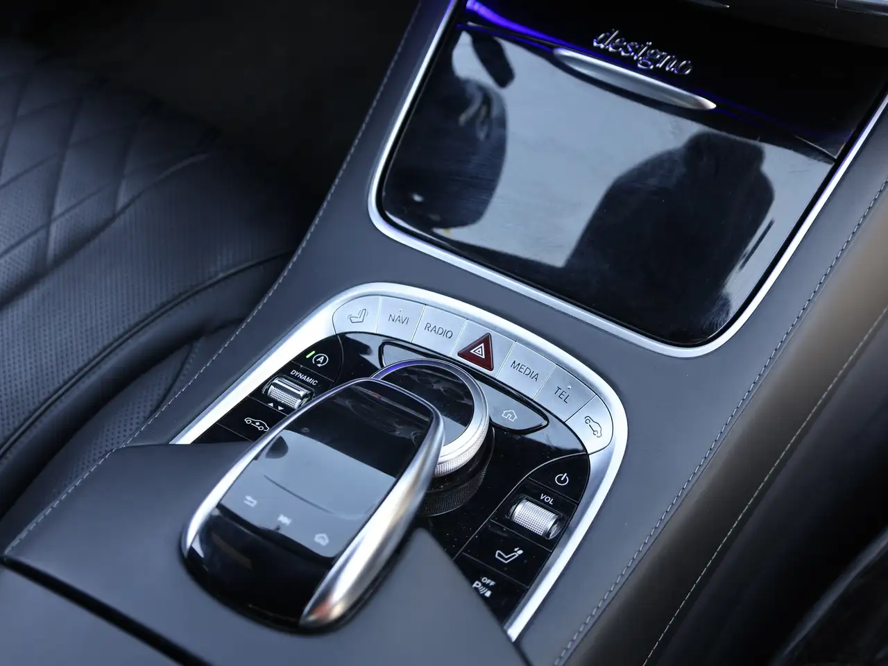 Mercedes-Benz S-Class снимка Mercedes-Benz S-Class