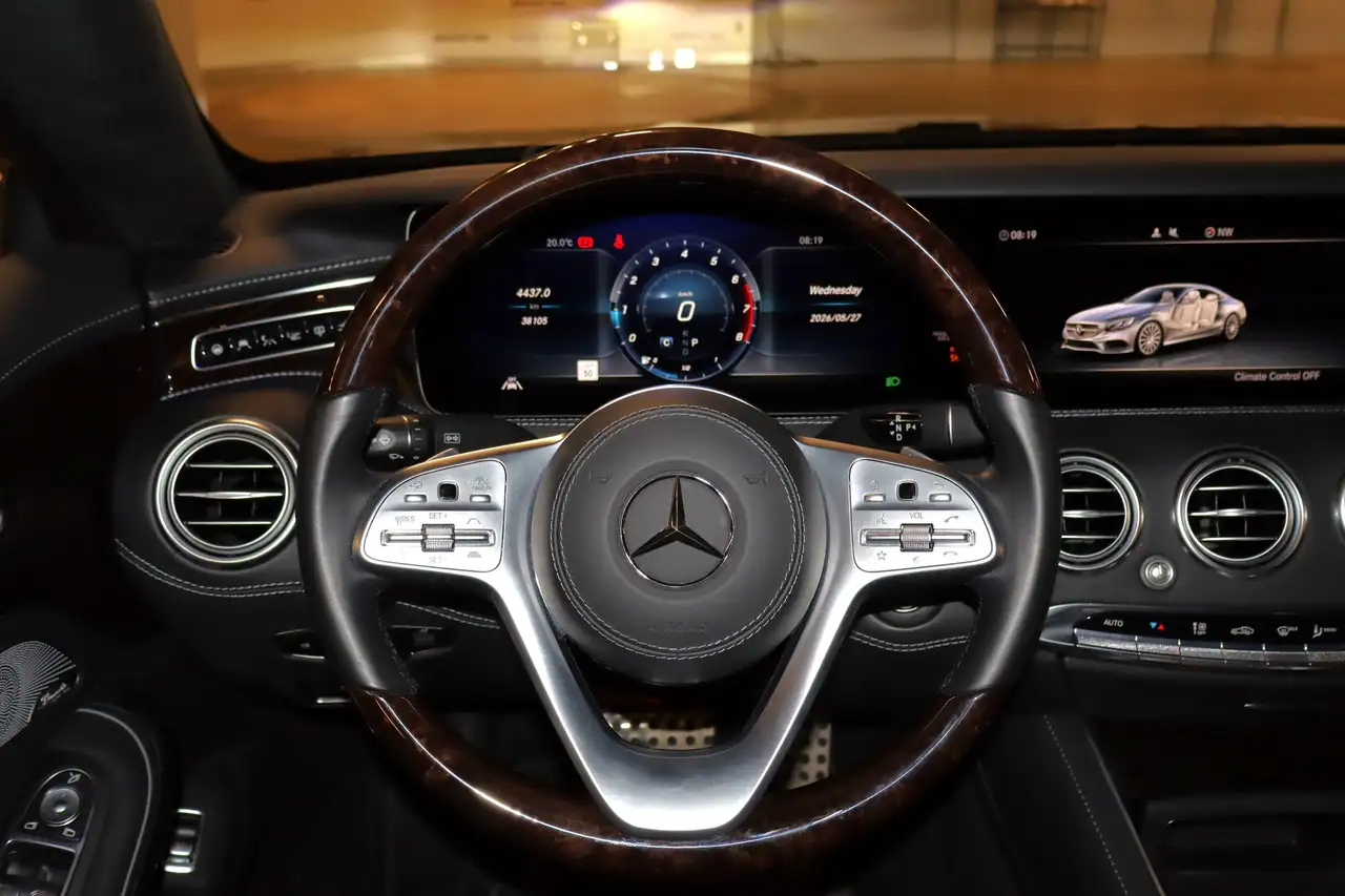 Mercedes-Benz S-Class снимка Mercedes-Benz S-Class