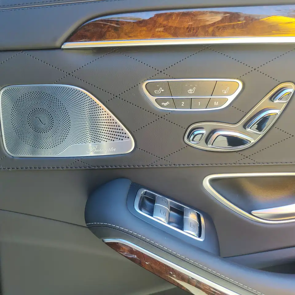 Mercedes-Benz S-Class снимка Mercedes-Benz S-Class