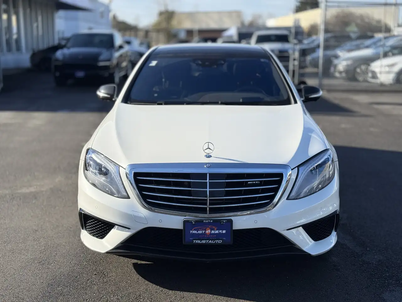 Mercedes-Benz S-Class снимка Mercedes-Benz S-Class