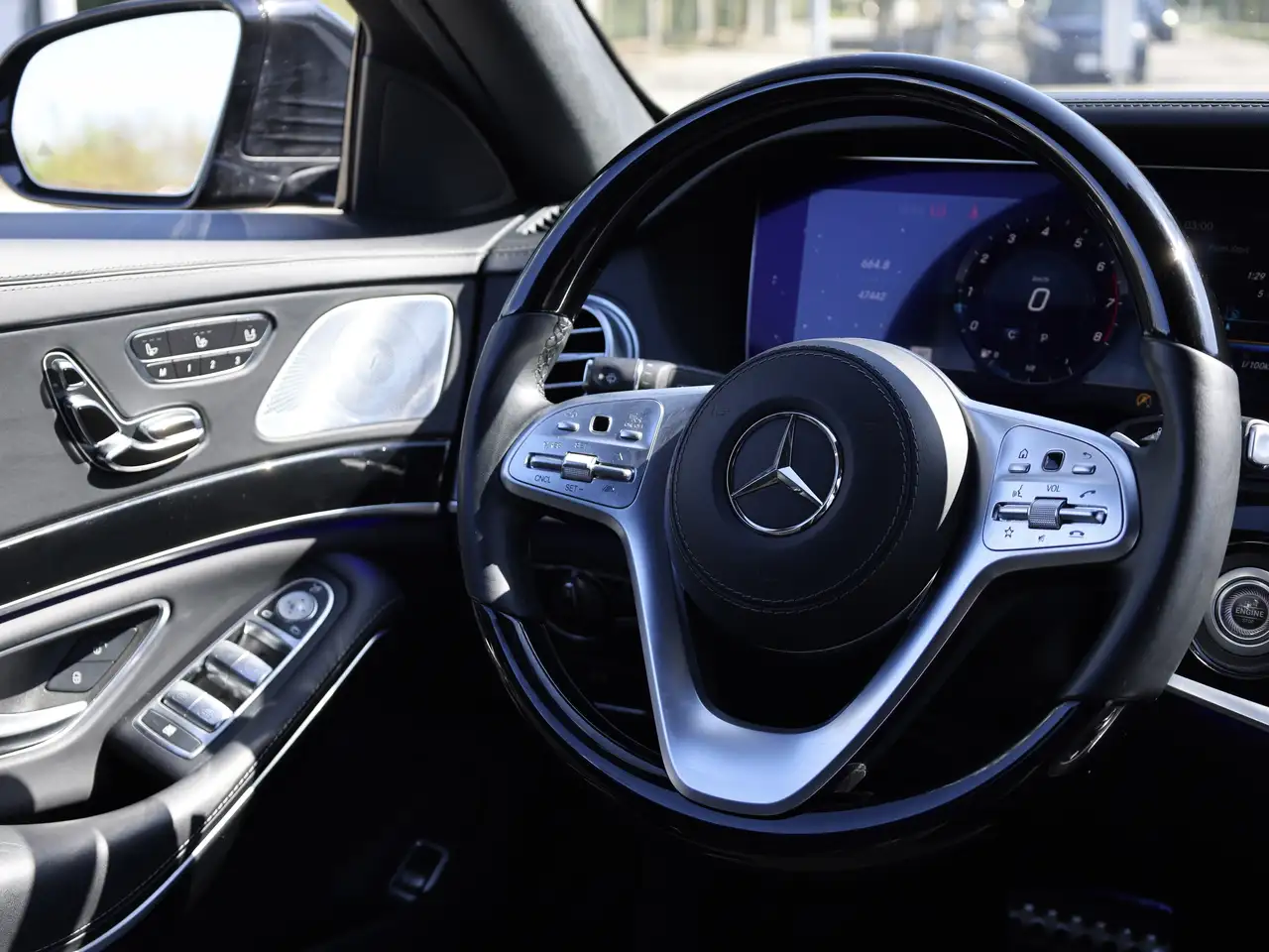 Mercedes-Benz S-Class снимка Mercedes-Benz S-Class