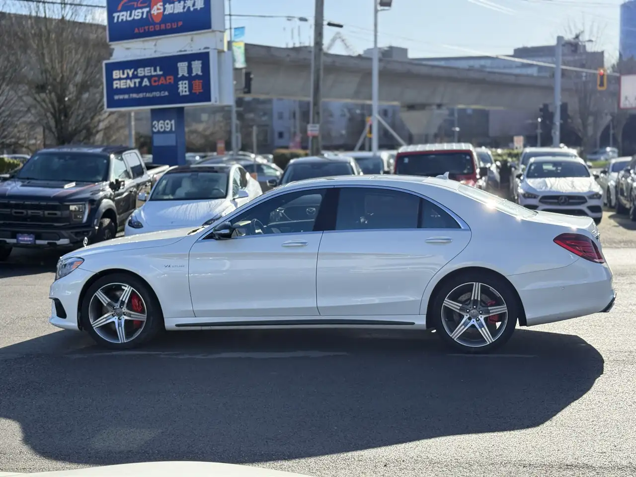 Mercedes-Benz S-Class снимка Mercedes-Benz S-Class