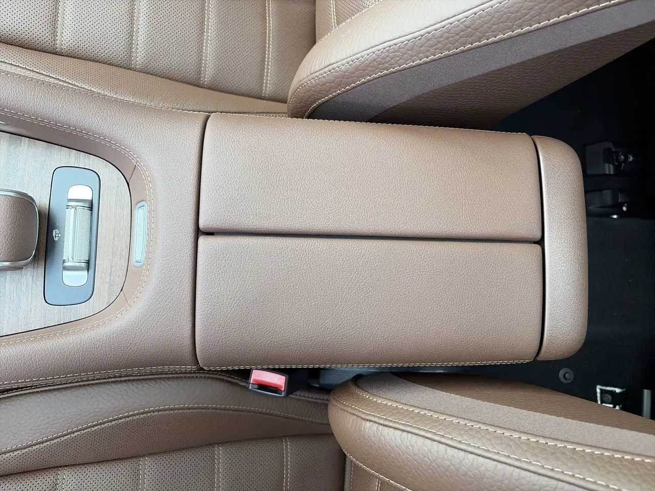 Mercedes-Benz GLS снимка Mercedes-Benz GLS