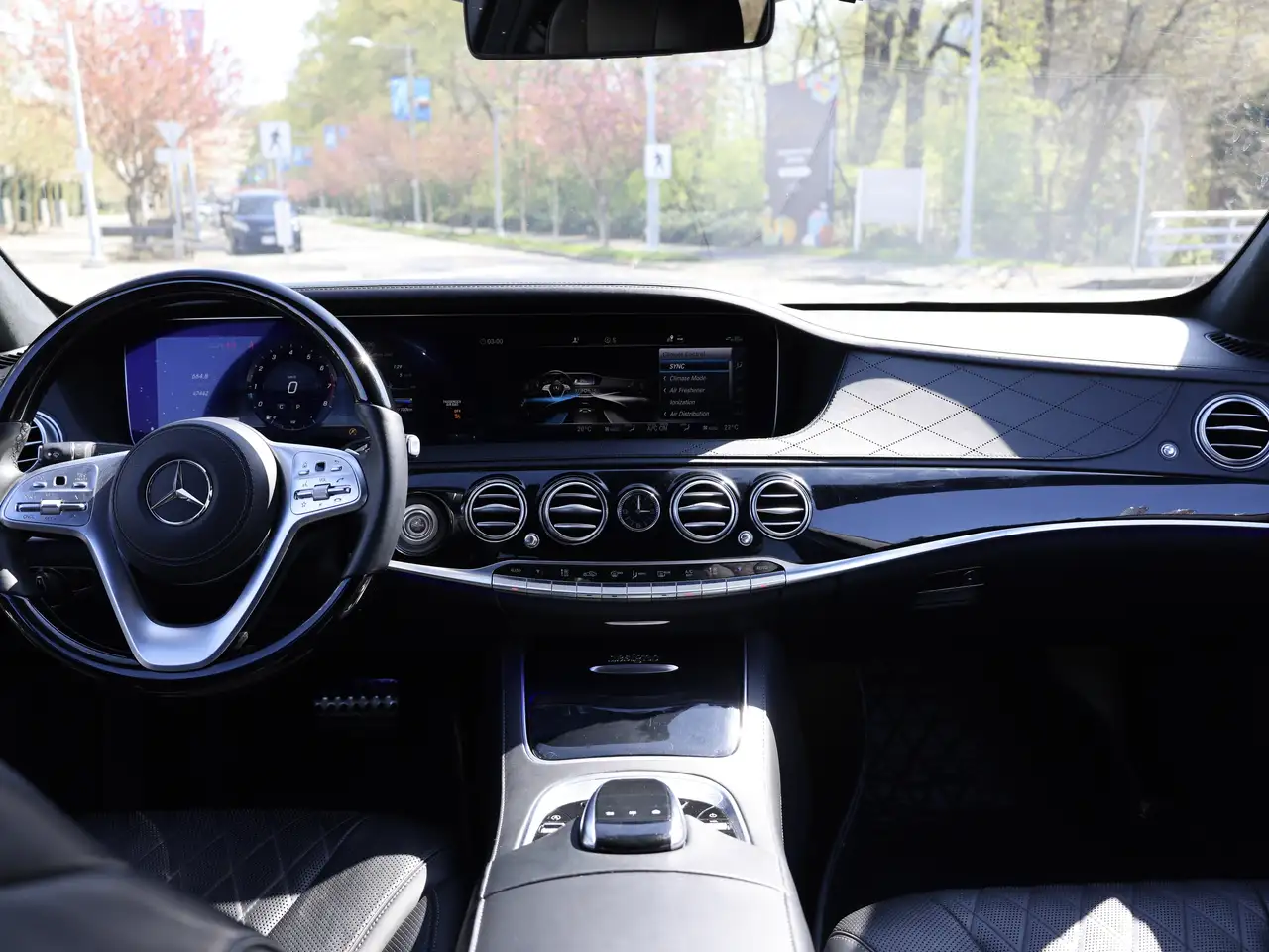 Mercedes-Benz S-Class снимка Mercedes-Benz S-Class