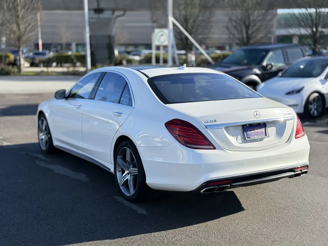 Mercedes-Benz S-Class снимка Mercedes-Benz S-Class