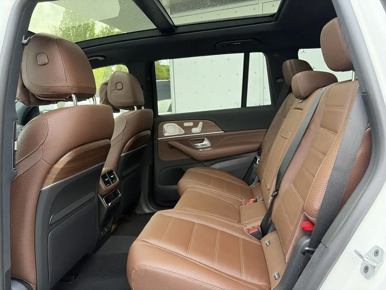 Mercedes-Benz GLS снимка Mercedes-Benz GLS