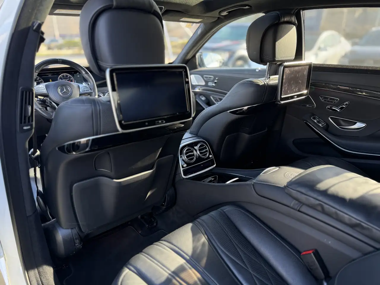 Mercedes-Benz S-Class снимка Mercedes-Benz S-Class