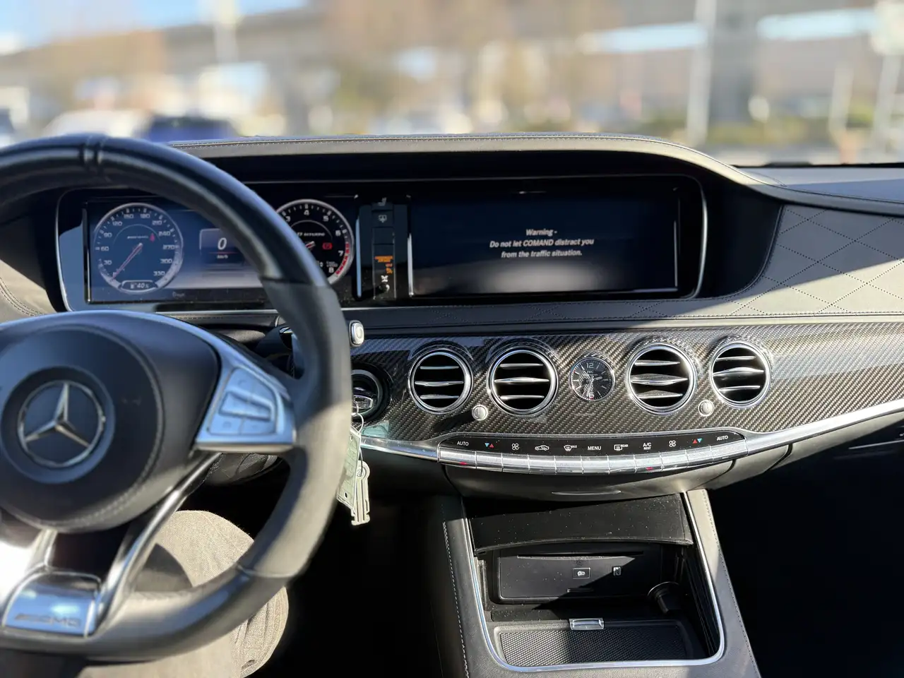 Mercedes-Benz S-Class снимка Mercedes-Benz S-Class