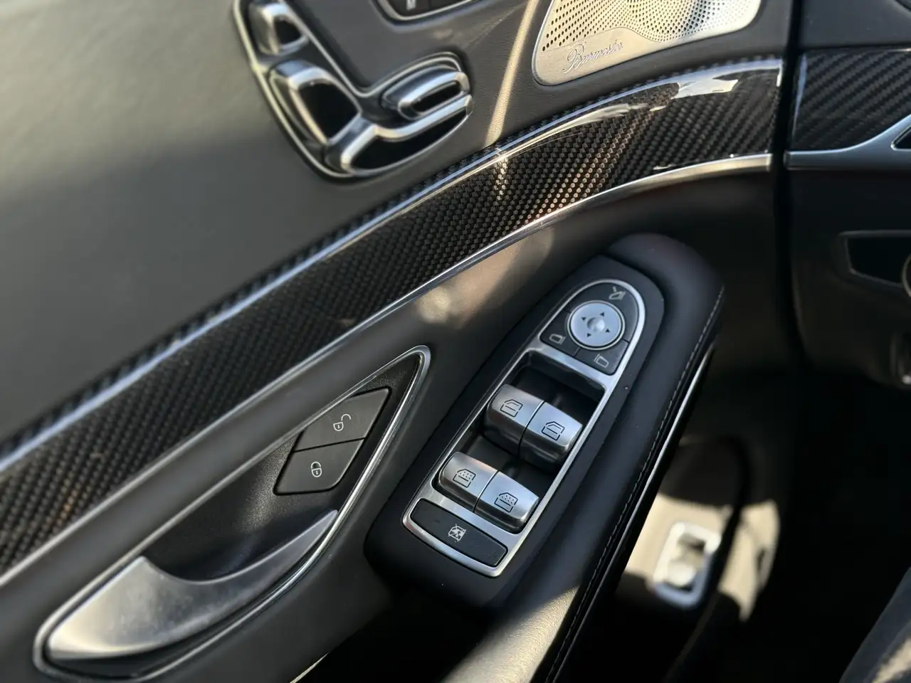 Mercedes-Benz S-Class снимка Mercedes-Benz S-Class