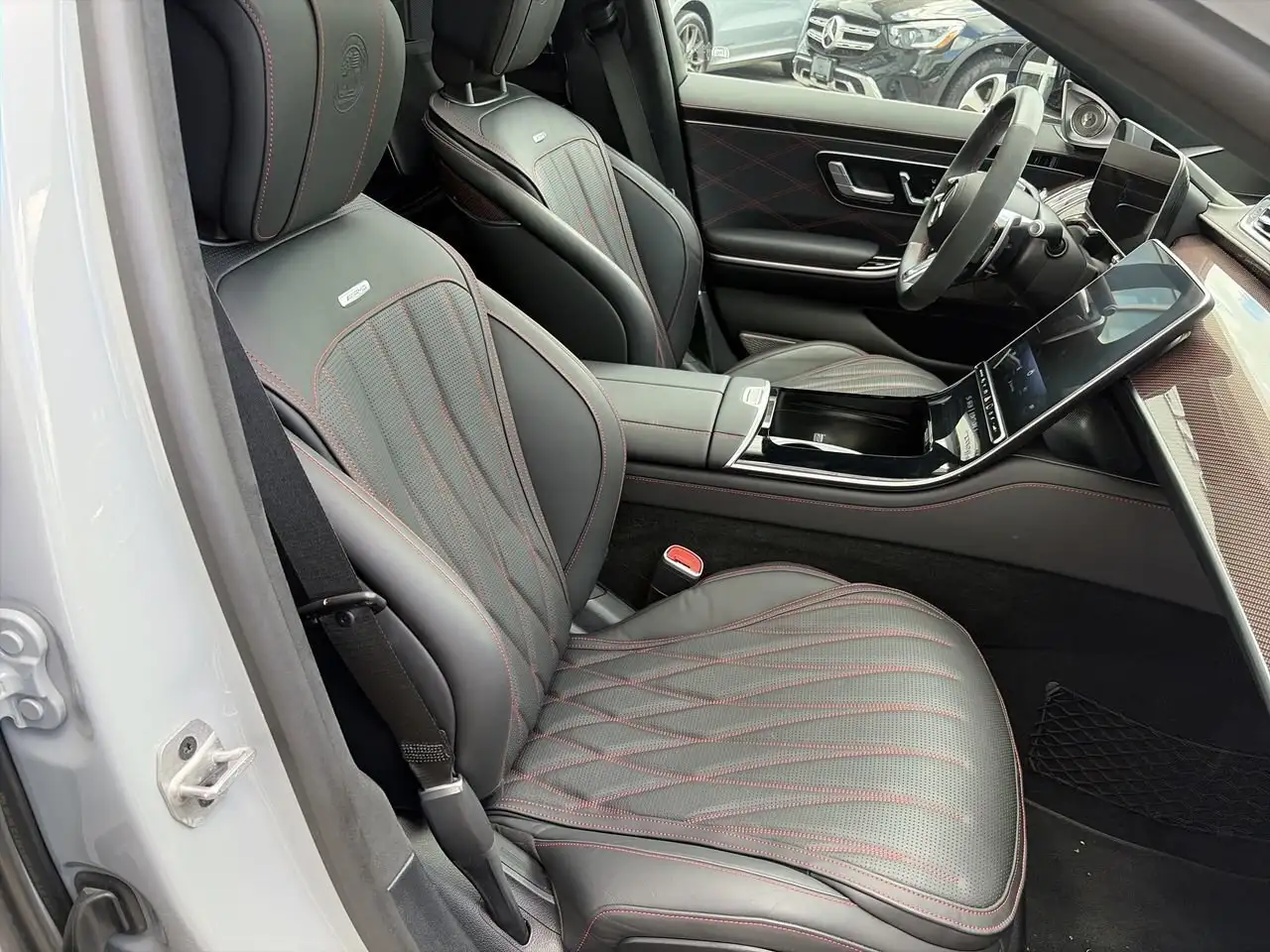 Mercedes-Benz S-Class снимка Mercedes-Benz S-Class