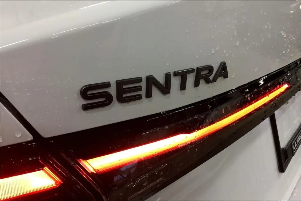 Nissan Sentra снимка Nissan Sentra