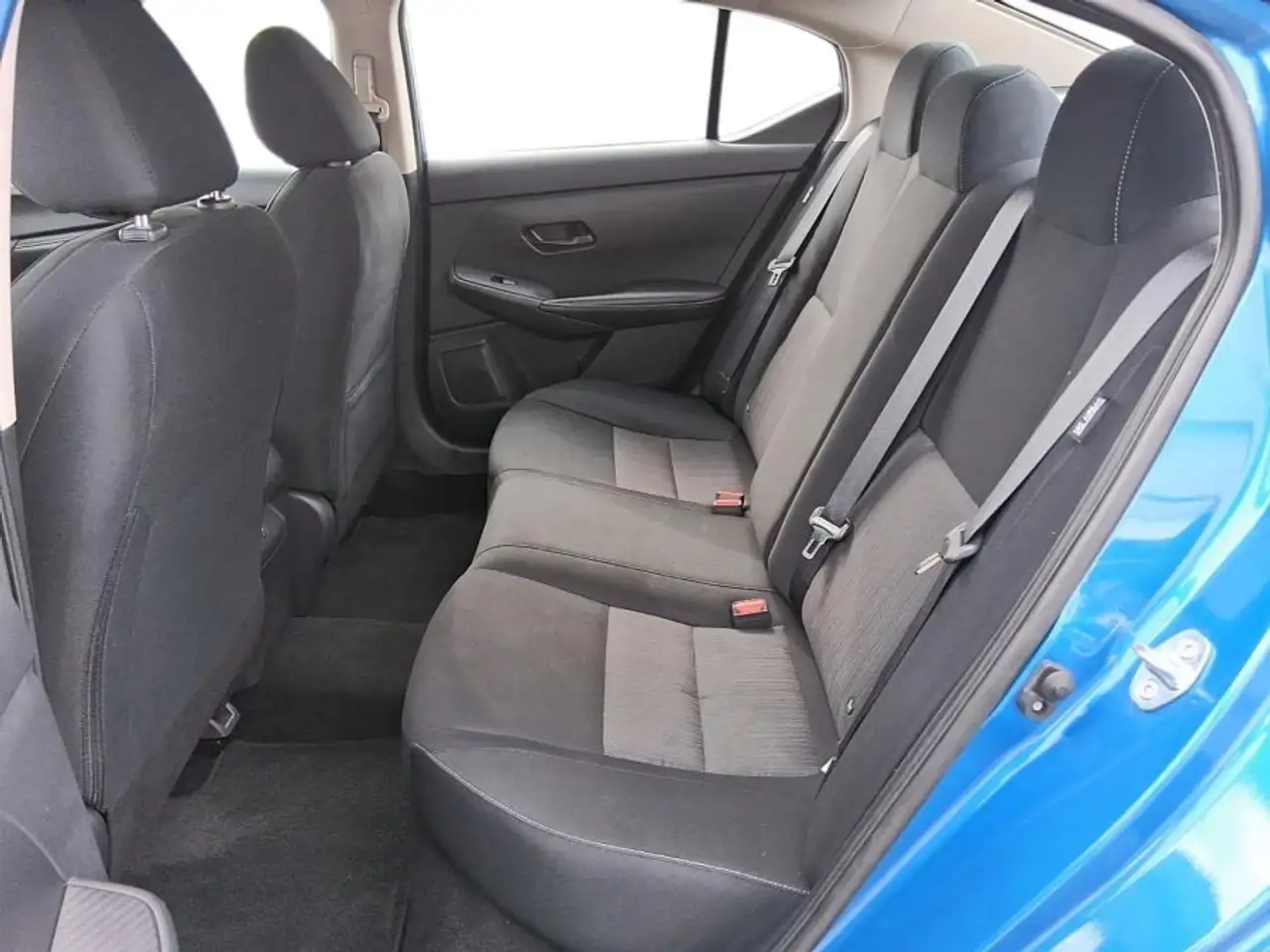 Nissan Sentra снимка Nissan Sentra