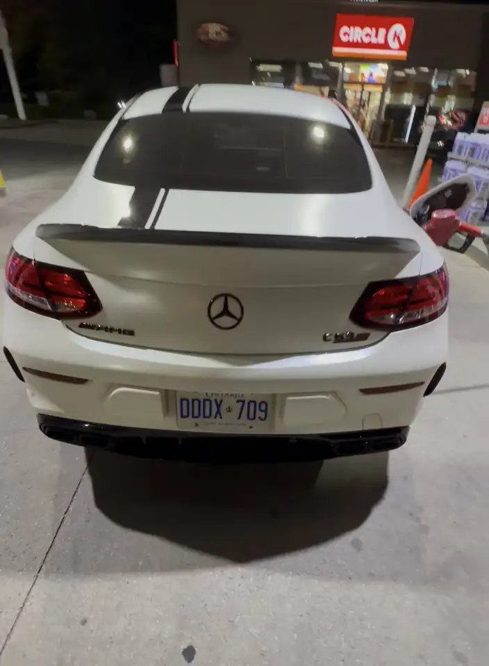 Mercedes-Benz C-Class снимка Mercedes-Benz C-Class