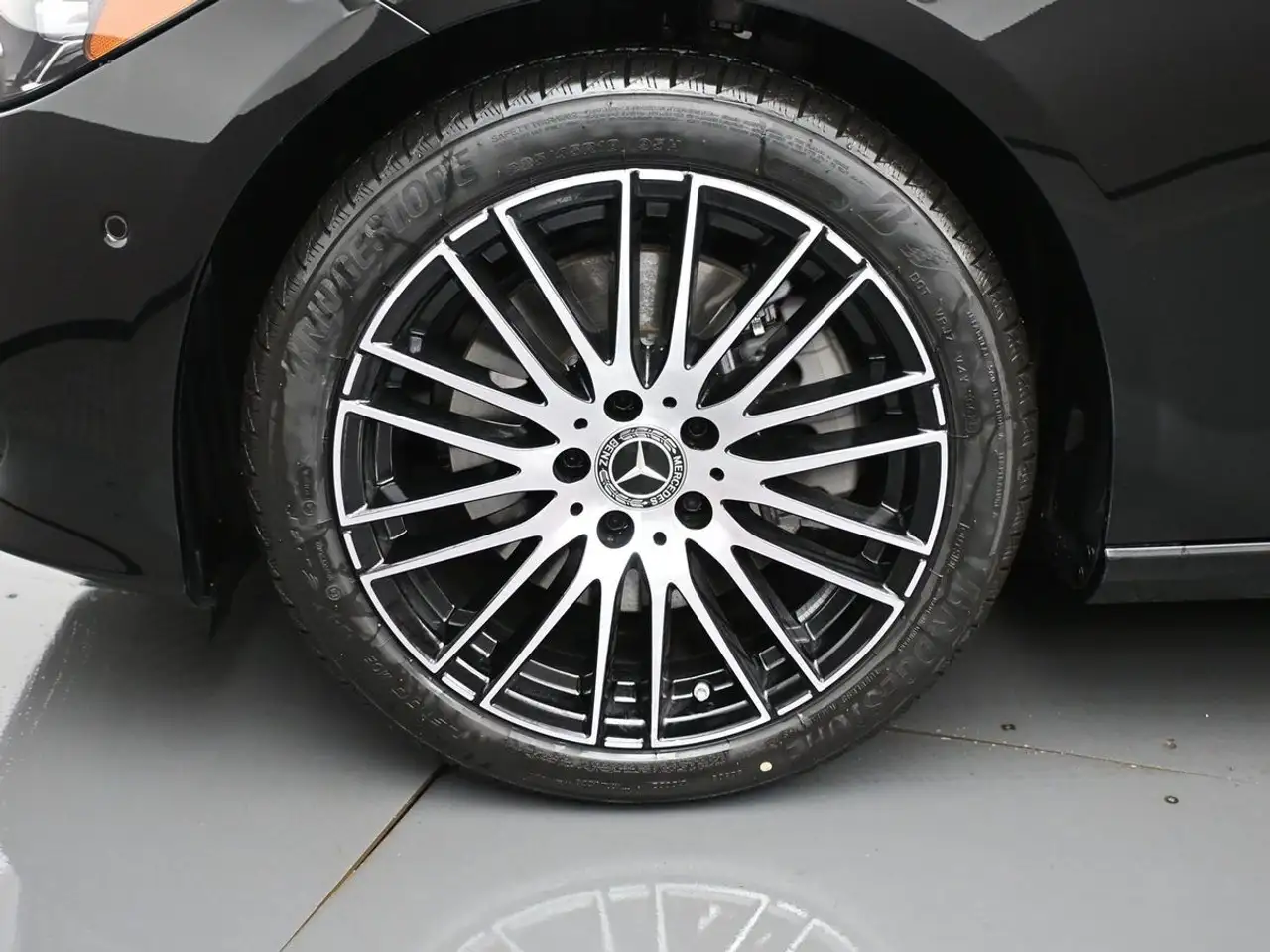 Mercedes-Benz C-Class снимка Mercedes-Benz C-Class