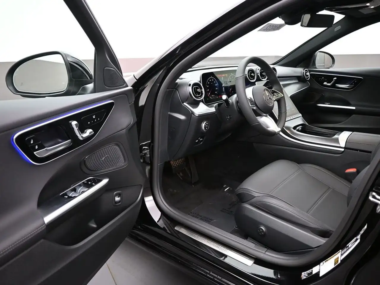 Mercedes-Benz C-Class снимка Mercedes-Benz C-Class
